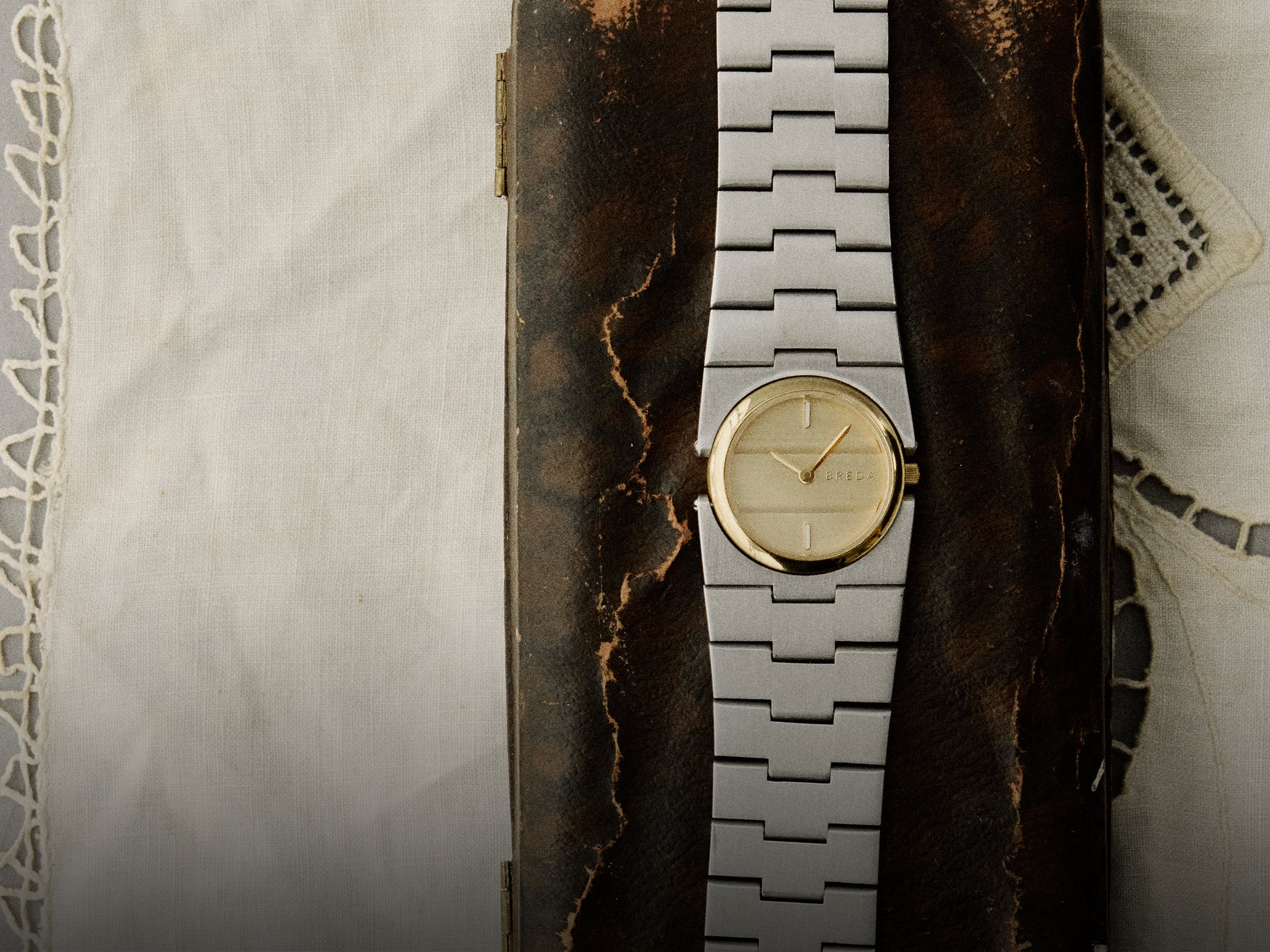【BREDA】JANE 腕時計 1741c Jane Bracelet Watch 23mm Gold-Plated | Mother of Pearl Dial
